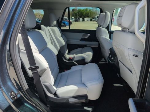 New 2026 Ford Expedition Platinum w/ Driver's Package image 16