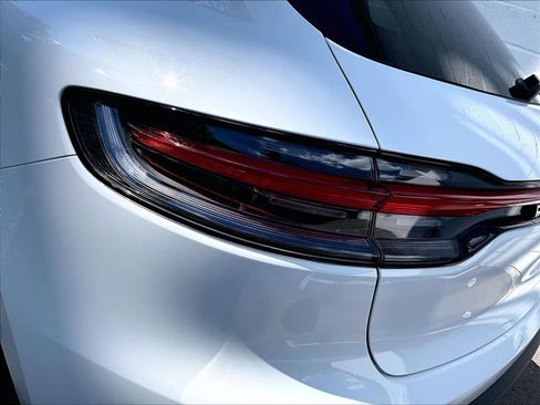 Certified 2026 Porsche Macan AWD/4WD image 31