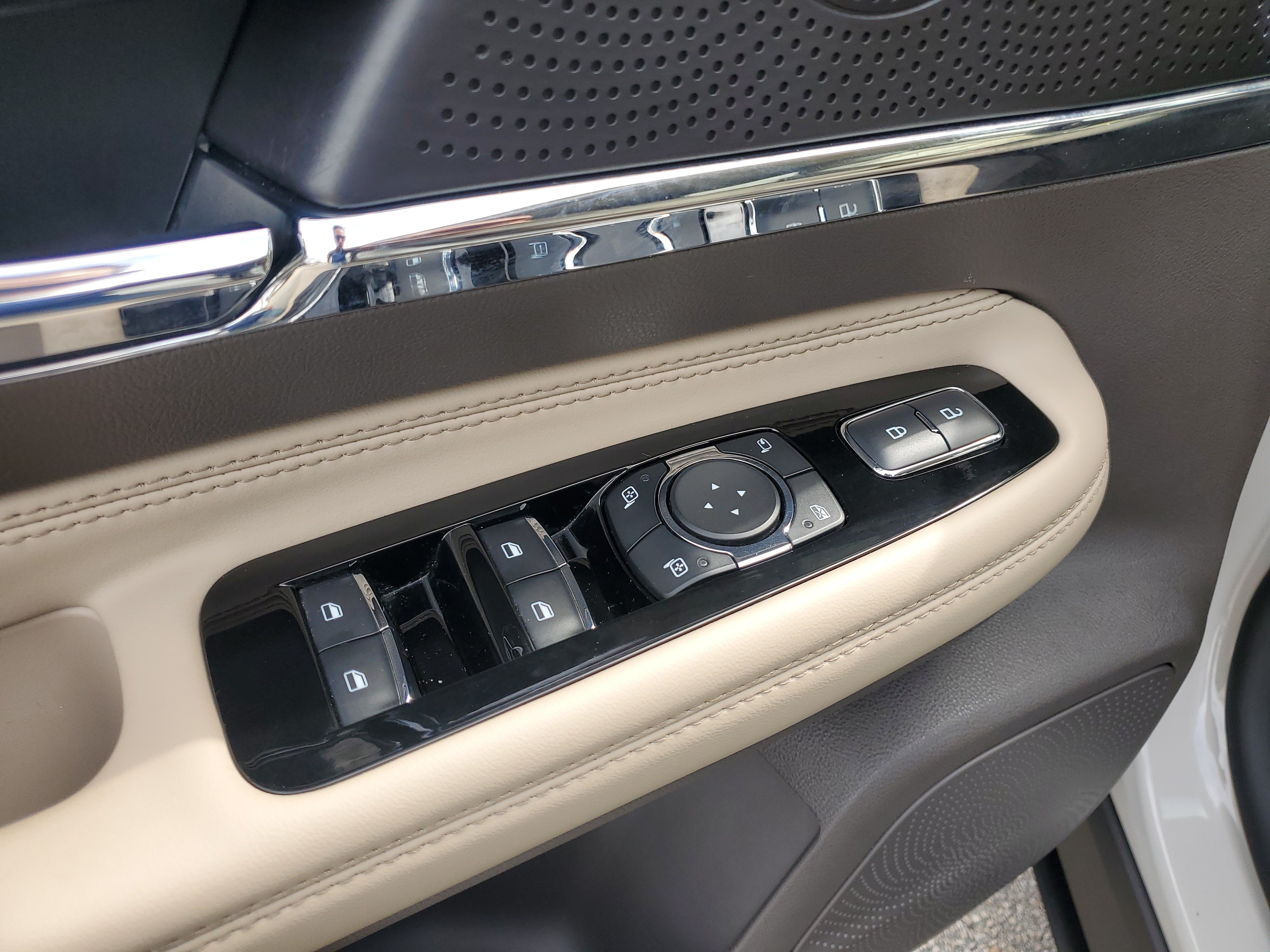 Used 2024 Lincoln Corsair FWD image 17