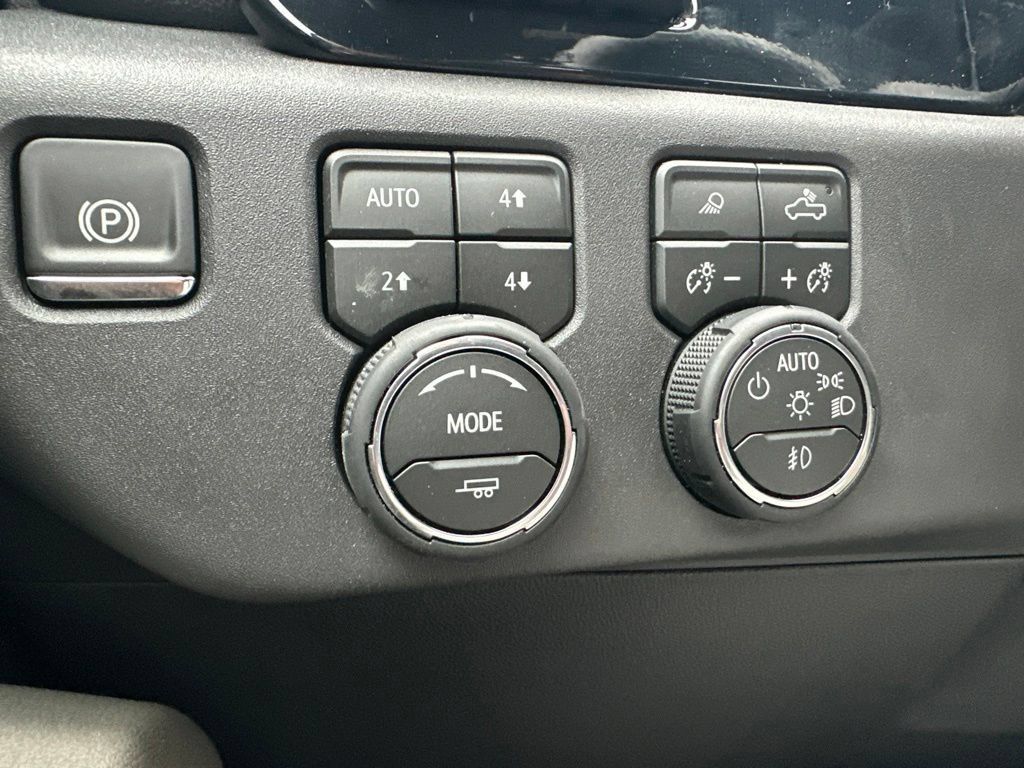 Used 2026 Chevrolet Silverado 1500 ZR2 AWD/4WD image 11