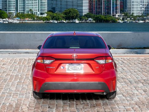 Used 2020 Toyota Corolla LE image 6