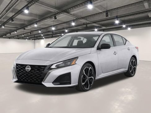 Used 2024 Nissan Altima 2.5 SR FWD image 1