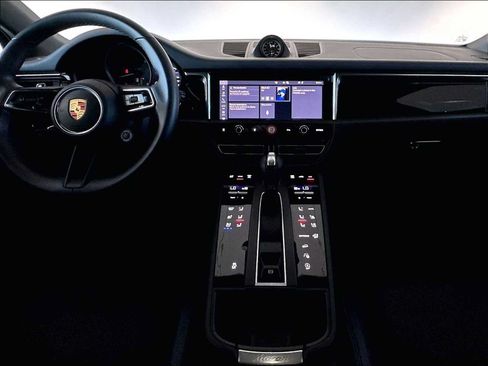 Used 2026 Porsche Macan AWD/4WD image 17
