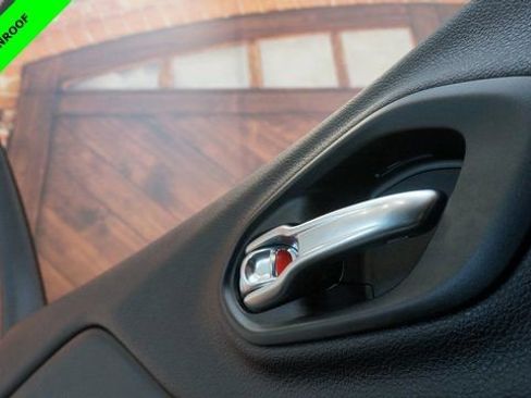 Used 2018 Jeep Cherokee Limited image 28