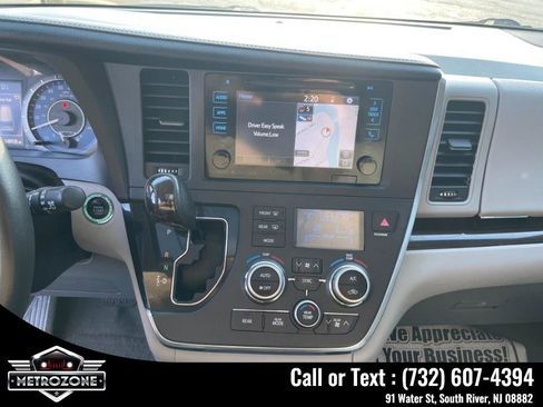 Used 2016 Toyota Sienna AWD image 27