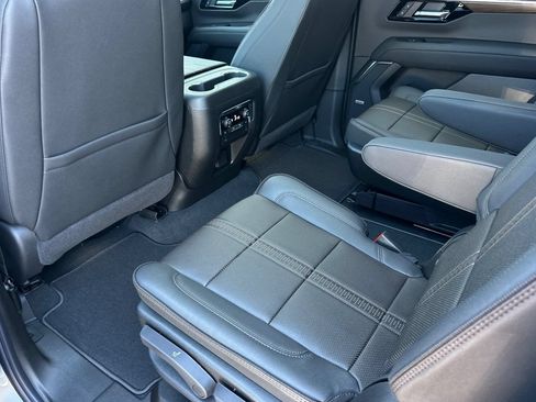 New 2026 Chevrolet Suburban High Country AWD/4WD image 12