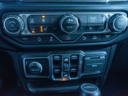 Used 2022 Jeep Gladiator Sport image 19