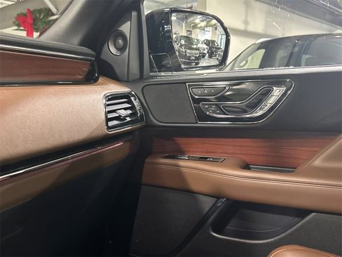 Certified 2022 Lincoln Navigator Reserve image 18