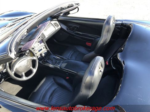 Used 2004 Chevrolet Corvette Convertible w/ Preferred Equipment Group image 11