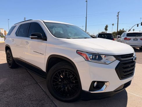 Used 2019 Chevrolet Traverse LT FWD image 3