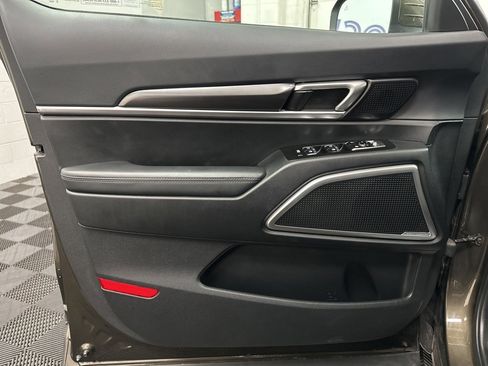 Used 2025 Kia Telluride S image 18