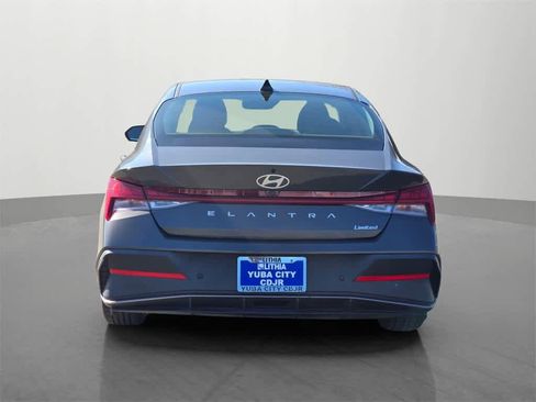 Used 2024 Hyundai Elantra Limited image 5