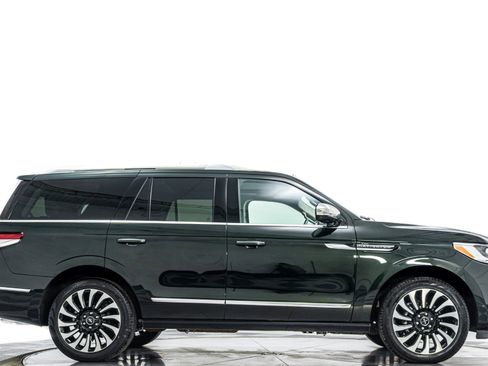 Used 2022 Lincoln Navigator Black Label image 2