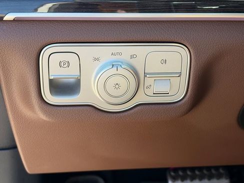 Used 2024 Mercedes-Benz GLS 450 4MATIC image 17