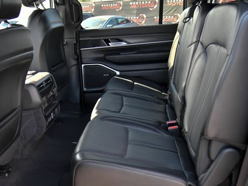 Used 2024 Jeep Wagoneer L Series II RWD image 42