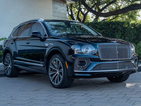 Used 2023 Bentley Bentayga AWD/4WD image 13