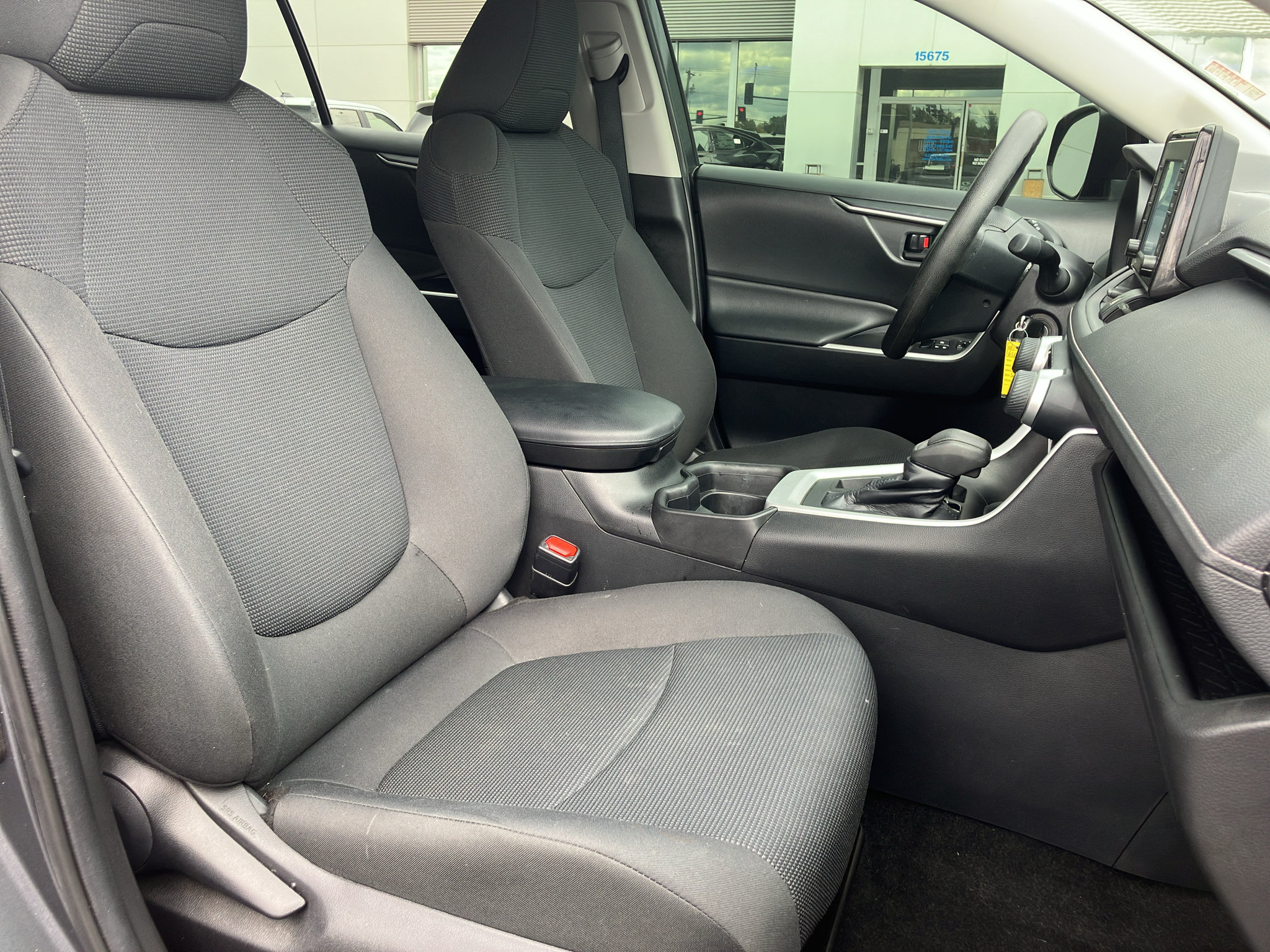 Used 2021 Toyota RAV4 LE AWD/4WD image 33
