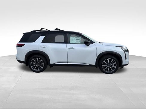 New 2026 Nissan Pathfinder Platinum FWD image 9