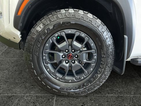 Used 2023 Nissan Frontier PRO-4X w/ Pro-4X Premium Package AWD/4WD image 14