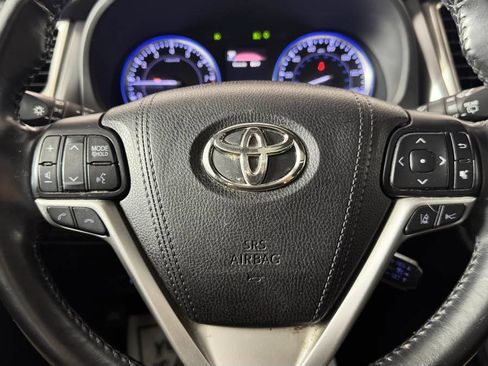 Used 2018 Toyota Highlander XLE AWD/4WD image 17