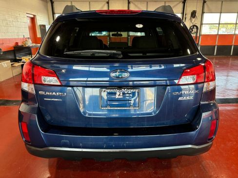 Used 2011 Subaru Outback 2.5i Premium image 8