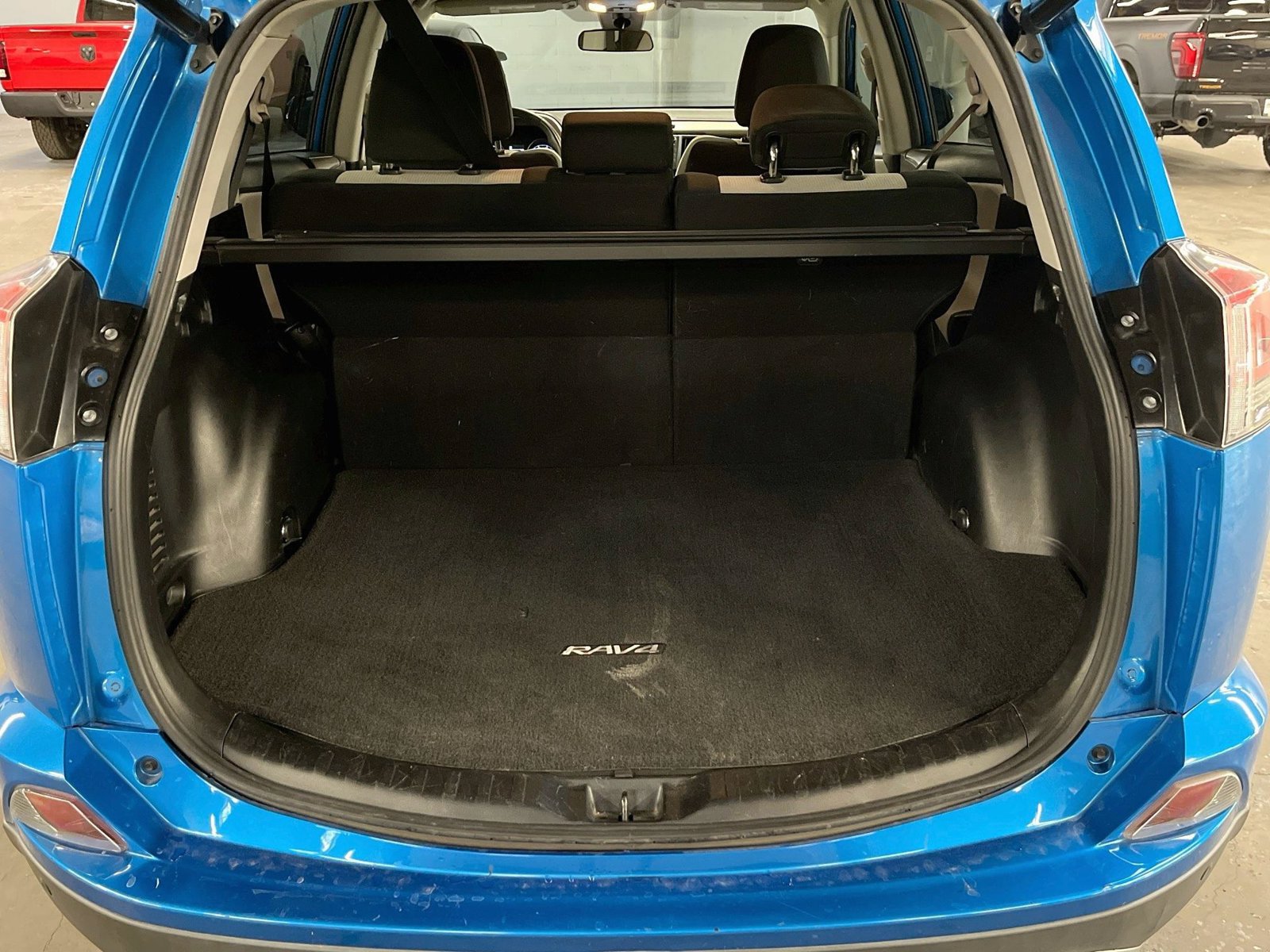 Used 2017 Toyota RAV4 XLE FWD image 25