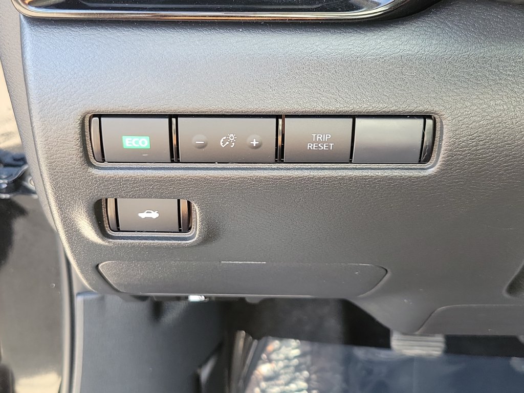 Used 2022 Nissan Sentra SV w/ Lighting Package FWD image 30