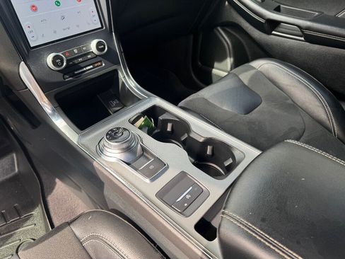 Used 2022 Ford Edge ST image 16