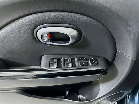 Used 2018 Kia Soul + image 15