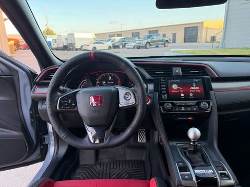 Used 2019 Honda Civic Type R image 11
