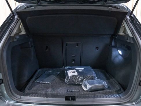 New 2026 Volkswagen Taos SE w/ Panoramic Sunroof Package image 25