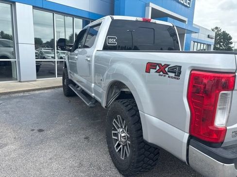 Used 2017 Ford F250 Lariat w/ Lariat Value Package AWD/4WD image 5
