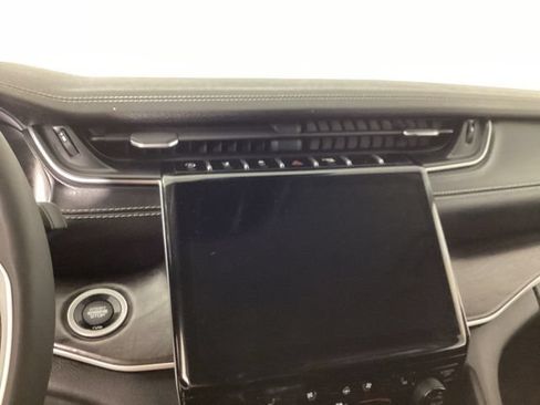 Used 2023 Jeep Grand Cherokee L Limited w/ Luxury Tech Group II AWD/4WD image 18