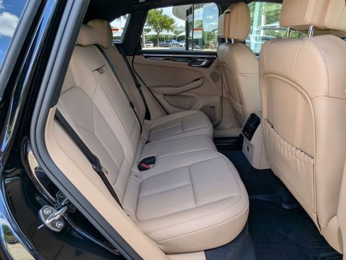 Certified 2026 Porsche Macan AWD/4WD image 24