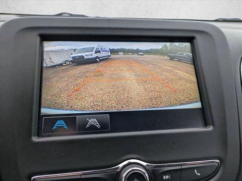 Used 2018 Chevrolet Equinox LT FWD image 13