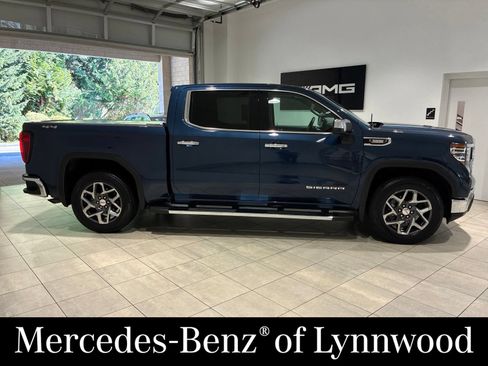 Used 2022 GMC Sierra 1500 SLT w/ SLT Premium Plus Package AWD/4WD image 3