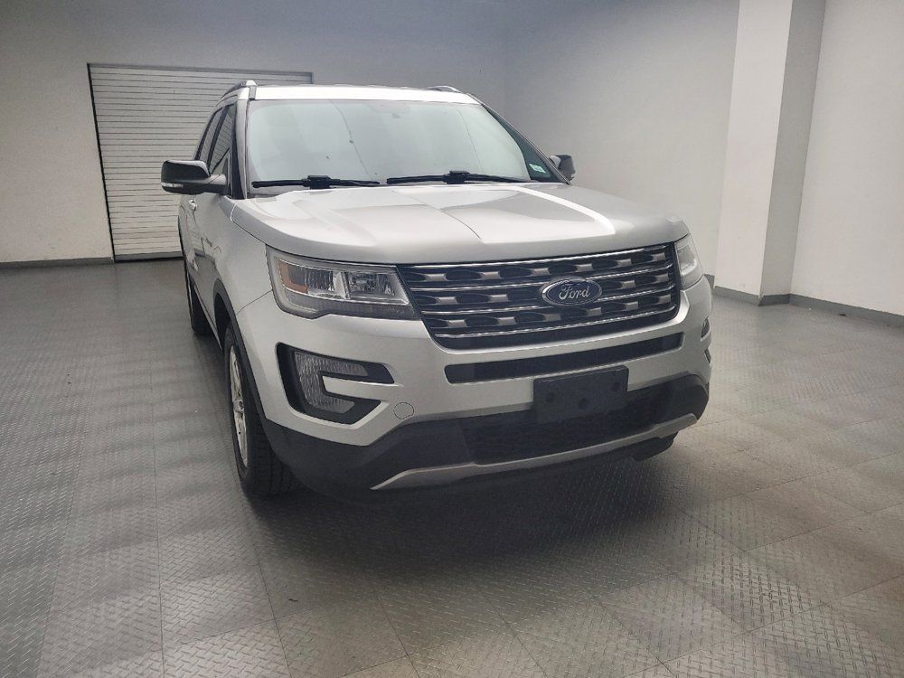 Used 2017 Ford Explorer XLT AWD/4WD image 14