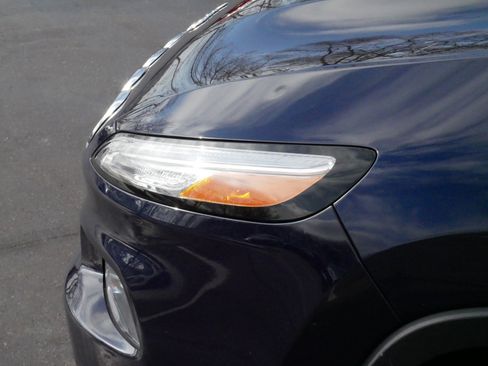 Used 2015 Jeep Cherokee Limited image 16