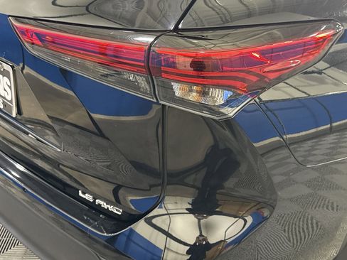 Used 2020 Toyota Highlander LE image 42