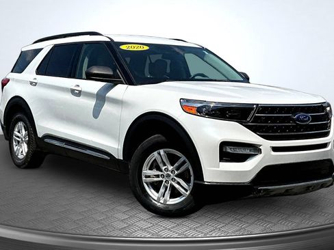 Used 2020 Ford Explorer XLT w/ Equipment Group 202A AWD/4WD image 2