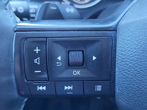 Used 2025 Nissan Rogue SV AWD/4WD image 12