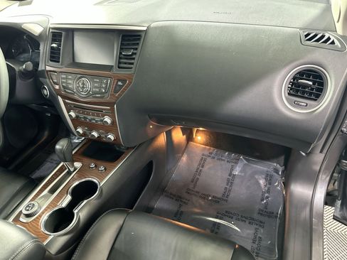 Used 2018 Nissan Pathfinder Platinum image 42