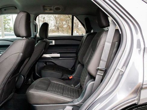 Certified 2021 Ford Explorer XLT image 16