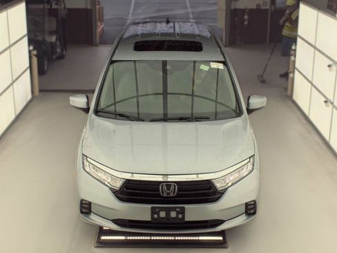 Used 2024 Honda Odyssey EX-L image 2