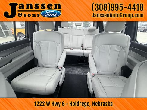 Used 2025 Jeep Wagoneer Series III w/ Premium Group I AWD/4WD image 30