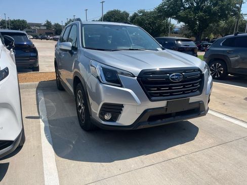 Used 2023 Subaru Forester Premium AWD/4WD image 2
