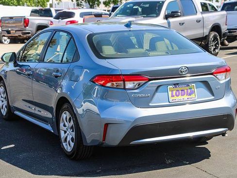 Used 2022 Toyota Corolla LE image 2