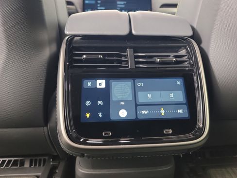 Used 2024 Rivian R1S Adventure AWD/4WD image 30