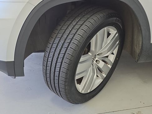 Used 2019 Volkswagen Atlas SE w/ Panoramic Sunroof Package image 34