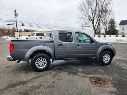 Used 2019 Nissan Frontier SV image 16